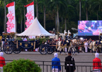 Kirab Budaya Meriahkan Penyerahan Duplikat Bendera dan Teks Proklamasi Kembali ke Monas