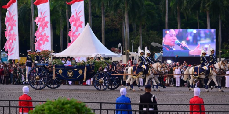 Kirab budaya digelar dari Istana Merdeka menuju Monumen Nasional (Monas), Minggu (17/08/2025).(Presidenri)