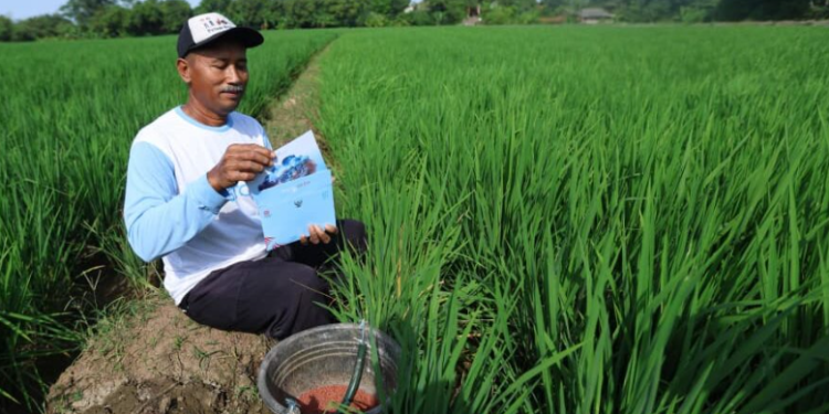 Petani di Karawang yang berkesempatan mendapat undangan menghadiri peringatan Detik-Detik Proklamasi Kemerdekaan Republik Indonesia ke-80.(Presidenri)