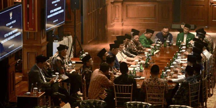 Presiden Prabowo Subianto menerima sejumlah organisasi masyarakat (ormas) Islam Indonesia di kediamannya di Hambalang, Bogor, Jawa Barat, Sabtu (30/08/2025).(Presidenri)