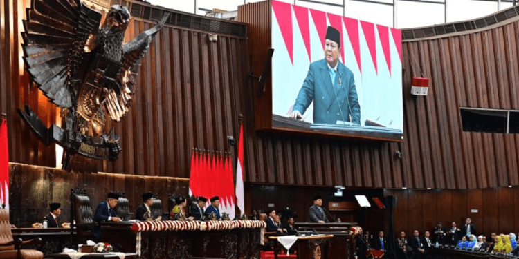 Presiden Prabowo Subianto menyampaikan pidato kenegaraan dalam rangka Penyampaian RUU APBN 2026 beserta Nota Keuangan dan dokumen pendukungnya pada Rapat Paripurna Pembukaan Masa Persidangan I DPR RI Tahun Sidang 2025–2026 di Gedung Nusantara, Jakarta, Jumat (15/08/2025).(Presidenri)