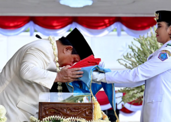 Momen Tak Terlupakan: Paskibraka 2025 Haru dan Bangga Kibarkan Merah Putih di Hadapan Presiden Prabowo