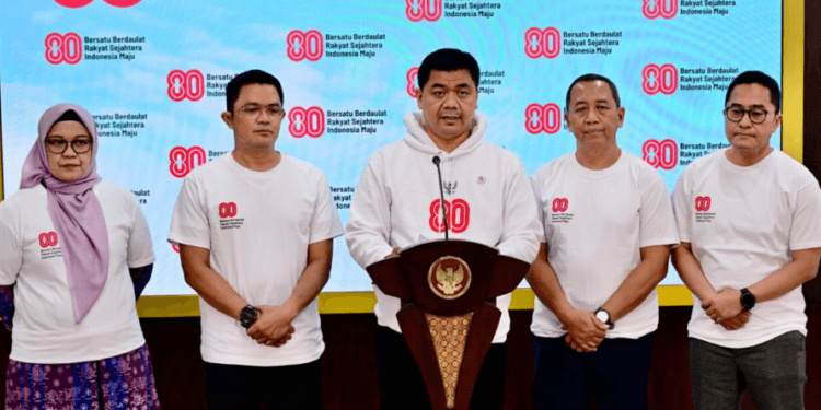 Wakil Menteri Sekretaris Negara (Wamensesneg) Juri Ardiantoro memberikan keterangannya di Istana Kepresidenan Jakarta, Jumat (01/08/2025).(Presidenri)