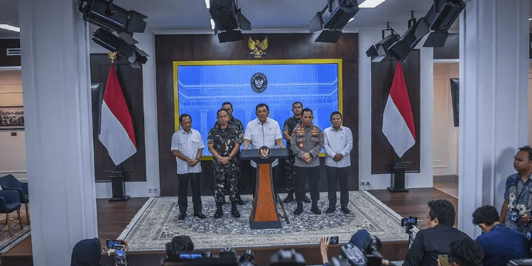 Menhan Sjafrie Sjamsoeddin memberikan keterangan pers usai Sidang Kabinet Paripurna di Istana Kepresidenan Jakarta pada Minggu, 31 Agustus 2025.(Antaranews)