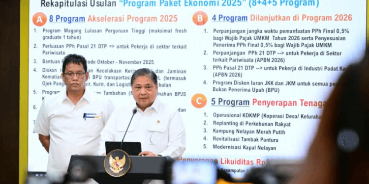 Menteri Koordinator Bidang Perekonomian Airlangga Hartarto memberikan keterangannya kepada awak media, di Istana Kepresidenan, Jakarta, pada Senin, 15 September 2025.(Presidenri)