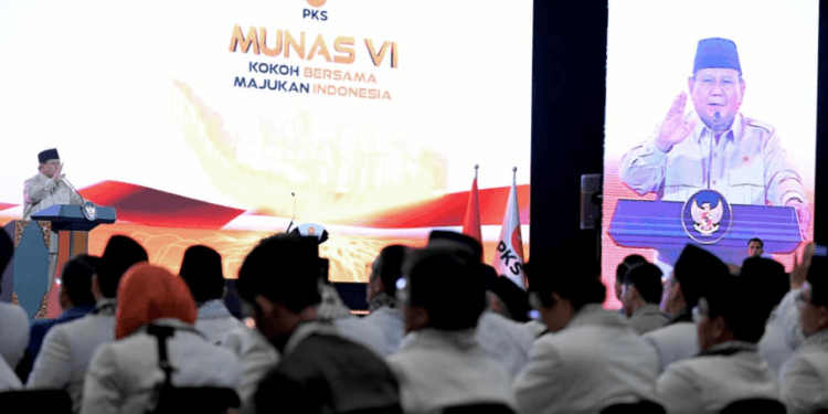 Presiden Prabowo Subianto memberikan sambutan pada acara Penutupan Munas VI PKS Tahun 2025 di Golden Ballroom, The Sultan Hotel, Jakarta, Senin (29/09/2025).(Presidenri)