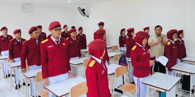 Presiden Prabowo Subianto meninjau Sekolah Rakyat Menengah Atas (SRMA) Margaguna di Jakarta Selatan, Kamis (11/09/2025).(Presidenri)