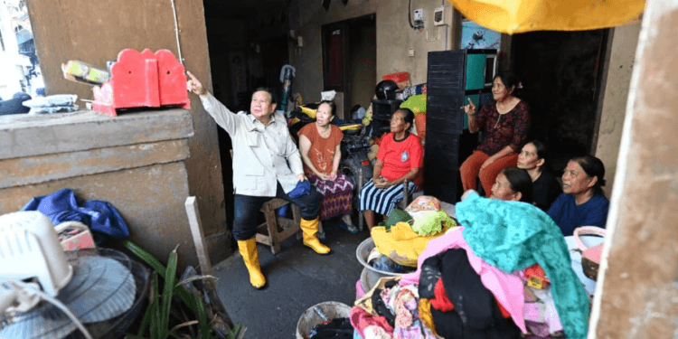 Presiden Prabowo Subianto meninjau wilayah terdampak banjir di Kabupaten Badung, Provinsi Bali, Sabtu, 13 September 2025.(Presidenri)