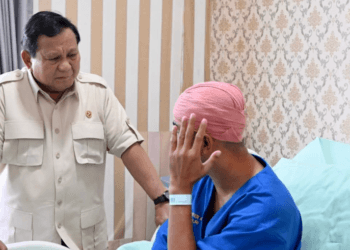 Prabowo Jenguk Korban Demo: Beri Dukungan Penuh untuk Rakyat dan Janjikan Kenaikan Pangkat Polisi Terluka