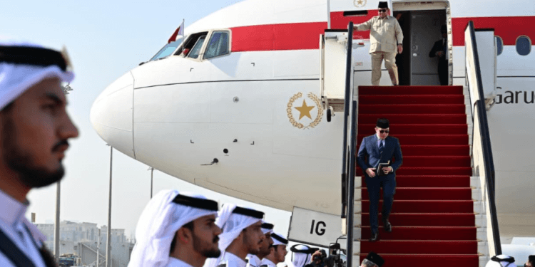Presiden Prabowo Subianto tiba di Doha, Qatar pada Jumat 12 September 2025 pukul 15.20 waktu setempat (WS), untuk melakukan pertemuan dengan Emir Qatar, Yang Mulia Syekh Tamim bin Hamad Al-Thani.(Presidenri)