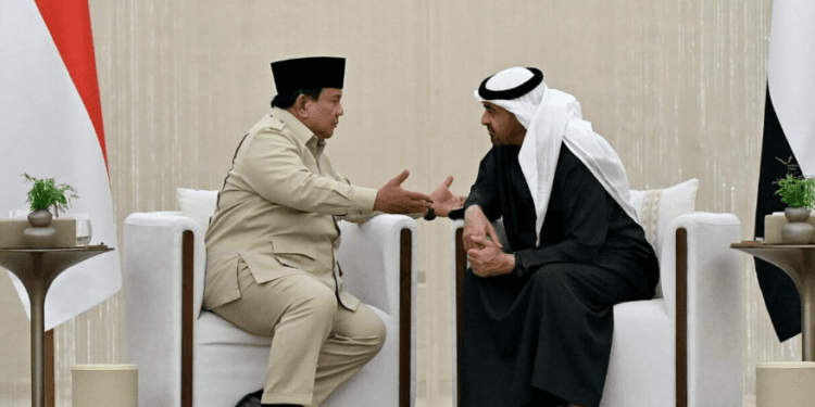 Presiden RI Prabowo Subianto melakukan pertemuan dengan Presiden Persatuan Emirat Arab (PEA), Mohammed bin Zayed Al Nahyan (MBZ), di Presidential Flight, Abu Dhabi, Jumat (12/09/2025).(Presidenri)