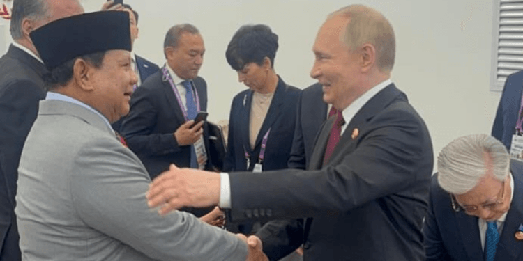 Presiden RI Prabowo Subianto mengadakan pertemuan khusus dengan Presiden Federasi Rusia, Vladimir Putin, di sela kunjungan kerjanya di RRT, Rabu (03/09/2025).(Presidenri)