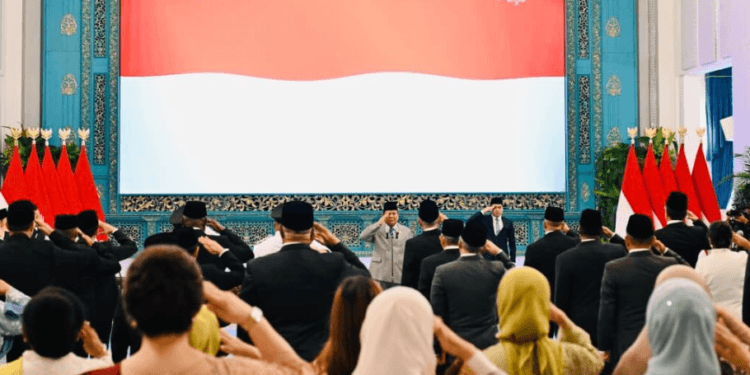 Presiden Prabowo Subianto melantik Ketua dan Anggota Komite Eksekutif Percepatan Pembangunan Otonomi Khusus Papua di Istana Negara, Jakarta, Rabu (08/10/2025).(Presidenri)