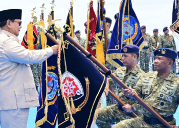 Prabowo Subianto Pimpin Presidential Inspection di KRI dr. Radjiman, Anugerahkan Tanda Kehormatan untuk Prajurit TNI