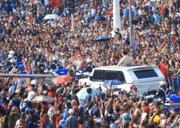 Kebesaran HUT ke-80 TNI: Rakyat Padati Jalan Sambut Presiden Prabowo Menuju Monas