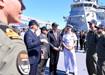 PM Albanese Dampingi Presiden Prabowo Tinjau HMAS Canberra: Simbol Persaudaraan Strategis Indonesia–Australia