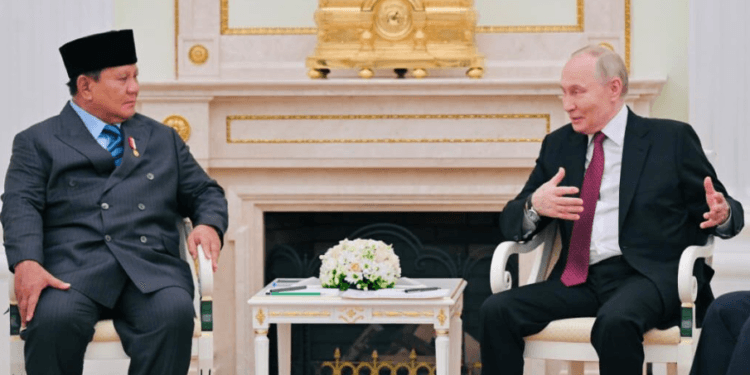 Presiden Federasi Rusia Vladimir Putin menyampaikan komitmen untuk memperkuat hubungan bilateral dengan Indonesia saat bertemu Presiden Prabowo Subianto dalam kunjungan kerja ke Istana Kremlin, Moskow, Rabu 10 Desember 2025.(Presidenri)