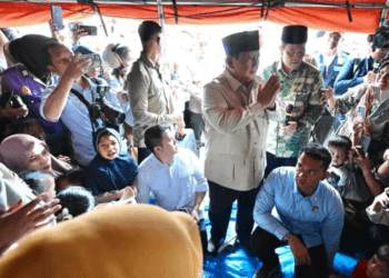 Prabowo Turun Langsung ke Posko Aceh Tengah, Dengarkan Tangis Warga dan Tegaskan Negara Bergerak Cepat