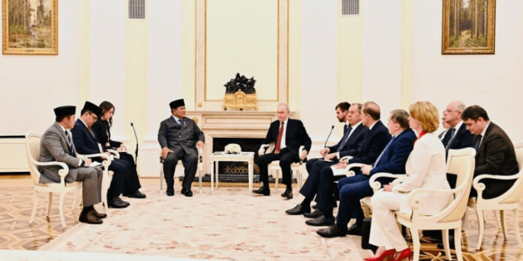 Presiden RI Prabowo Subianto melakukan pertemuan bilateral dengan Presiden Federasi Rusia Vladimir Putin di Istana Kremlin, Moskow, pada Rabu, 10 Desember 2025.(Presidenri)