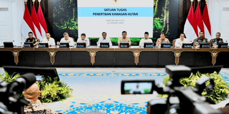 Konferensi Pers Satuan Tugas Penertiban Kawasan Hutan di Kompleks Istana Kepresidenan Jakarta, pada Selasa, 20 Januari 2026.(Presidenri)