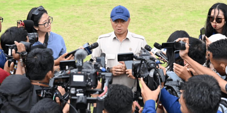 Menteri Sekretaris Negara Prasetyo Hadi menyampaikan keterangannya kepada awak media di Ibu Kota Nusantara (IKN) pada Selasa, 13 Januari 2026.(Presidenri)