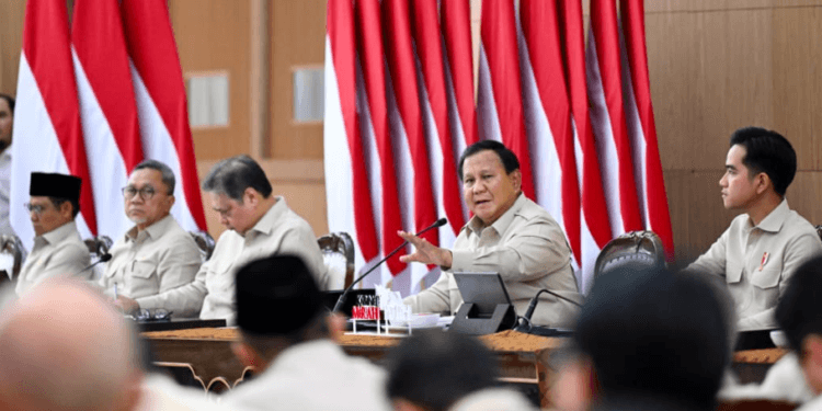 Presiden Prabowo Subianto berbicara soal MBG di hadapan Kabinet Merah Putih di kediamannya di Hambalang, Kabupaten Bogor, Selasa, 6 Januari 2026.(Presidenri)