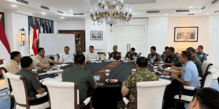 Presiden Prabowo Subianto melakukan pertemuan rutin bersama sejumlah pejabat utama Tentara Nasional Indonesia (TNI) di Istana Merdeka, Jakarta, pada Jumat, 16 Januari 2026.(Presidenri)