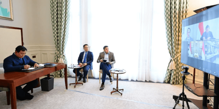 Presiden Prabowo Subianto memimpin rapat terbatas melalui video conference untuk membahas perkembangan penertiban kawasan hutan nasional, pada Senin, 19 Januari 2026.(Presidenri)