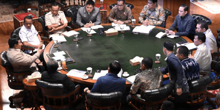 Presiden Prabowo Subianto menggelar pertemuan dengan sejumlah anggota Kabinet Merah Putih di kediamannya di Hambalang, Bogor, Jawa Barat, pada Minggu, 25 Januari 2026.(Presidenri)