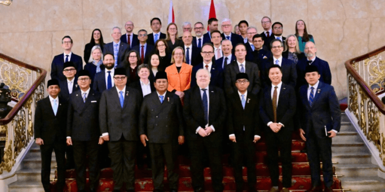 Presiden Prabowo Subianto menghadiri forum UK-Indonesia Education Roundtable bersama para perwakilan sejumlah universitas di Inggris, pada Selasa, 20 Januari 2026, di Lancaster House, London.(Presidenri)