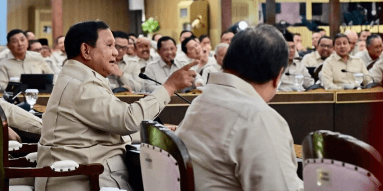 Presiden Prabowo Subianto memuji soliditas Kabinet Merah Putih di Taklimat Awal Tahun di kediamannya di Hambalang, Kabupaten Bogor, Selasa, 6 Januari 2026.(Presidenri)