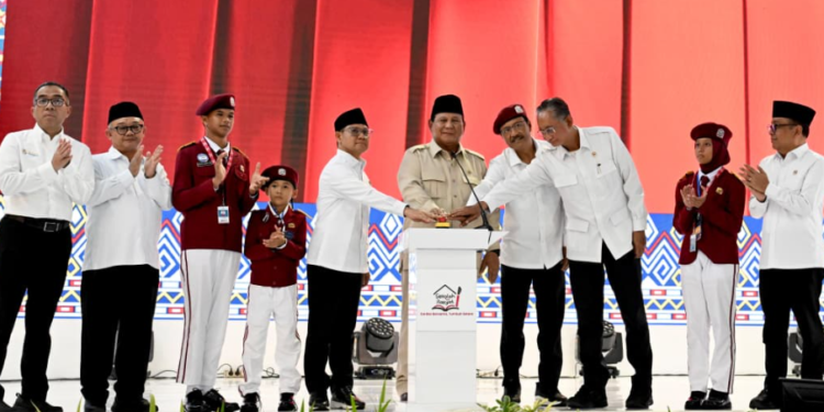 Presiden Prabowo Subianto meresmikan 166 Sekolah Rakyat di seluruh Indonesia, Senin, 12 Januari 2026.(Presidenri)