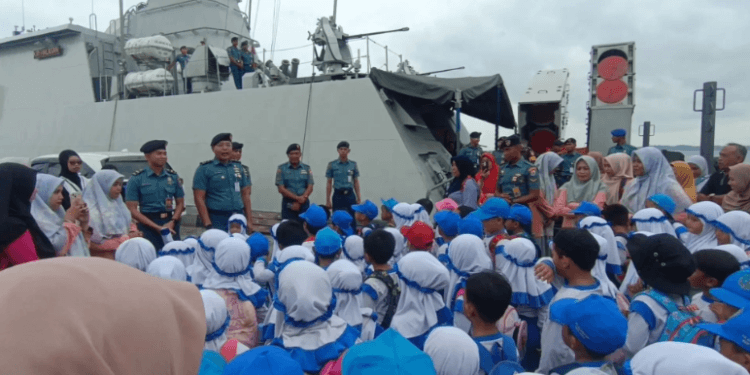 KRI Halasan-630 Disulap Jadi Laboratorium Laut Mini.(Puspen TNI)