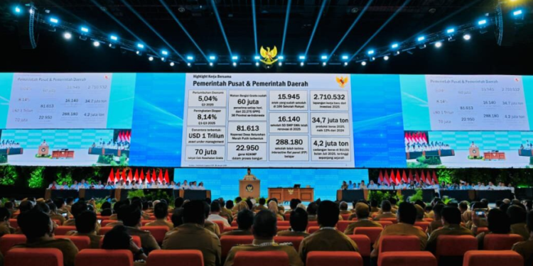 Presiden Prabowo Subianto berbicara soal penghapusan kemiskinan saat berpidato di Rakornas Pemerintah Pusat dan Daerah Tahun 2026 di SICC, Bogor, Jawa Barat, pada Senin, 2 Februari 2026.(Presidenri)