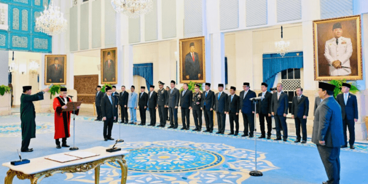 Presiden Prabowo Subianto menyaksikan pengucapan sumpah Adies Kadir sebagai Hakim Konstitusi di Istana Negara Jakarta, pada Kamis, 5 Februari 2026.(Presidenri)