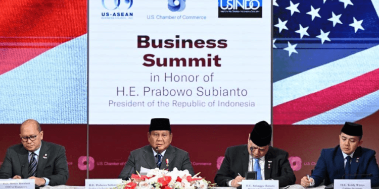 Presiden Prabowo Subianto menyampaikan sambutannya pada sesi roundtable Business Summit yang digelar di Washington DC, pada Rabu, 18 Februari 2026.(Presidenri)