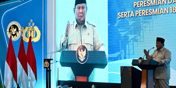 Presiden Prabowo Subianto meresmikan 1.072 SPPG dan 18 Gudang Ketahanan Pangan Polri serta groundbreaking 107 SPPG Polri di SPPG Polri Palmerah, Jakarta, Jumat, 13 Februari 2026. (Presidenri)