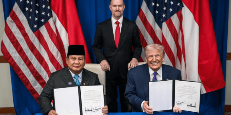 Presiden RI Prabowo Subianto dan Presiden Amerika Serikat Donald Trump menandatangani perjanjian perdagangan bersejarah di Washington, D.C., Amerika Serikat, pada Kamis, 19 Februari 2026.(Presidenri)