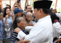 Kisah Haru Warga Saat Bersalaman dengan Presiden Prabowo di Gelar Griya Istana