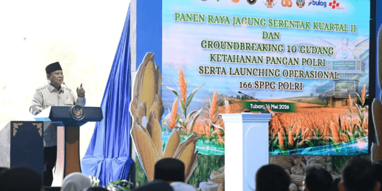 Presiden Prabowo Subianto melakukan groundbreaking 10 Gudang Ketahanan Pangan Polri serta launching operasional 166 SPPG Polri Tahun 2026 di Kabupaten Tuban, Jawa Timur, pada Sabtu, 16 Mei 2026.(Presidenri)