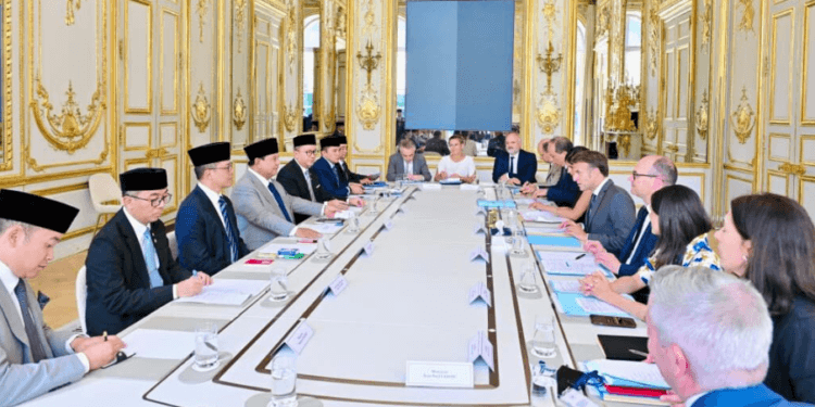 Presiden Republik Indonesia Prabowo Subianto melakukan pertemuan bilateral dengan Presiden Republik Prancis Emmanuel Macron di Istana Élysée, Paris, pada Kamis, 28 Mei 2026.(Presidenri)