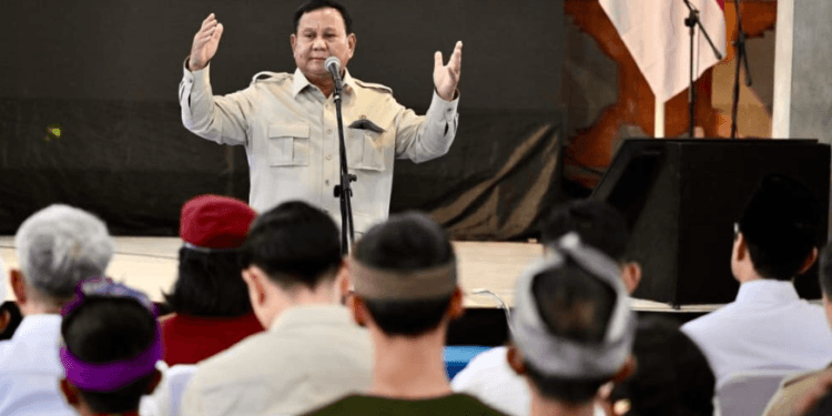 Presiden Prabowo Subianto menyampaikan sambutan saat meninjau Sekolah Rakyat Menengah Pertama (SRMP) 17 Tabanan, Bali, pada Minggu, 7 Juni 2026.(Presidenri)