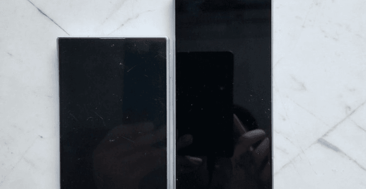 Dummy Samsung Galaxy Z Fold8 (kiri) dan Galaxy Z Fold8 Ultra (kanan).(gsm)