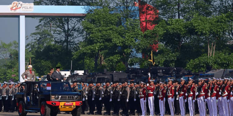 Presiden Prabowo Subianto memimpin Upacara Peringatan ke-80 Hari Bhayangkara Tahun 2026 di Lapangan Satuan Latihan Korbrimob, Cikeas, Kabupaten Bogor, pada Rabu, 1 Juli 2026. (Presidenri)