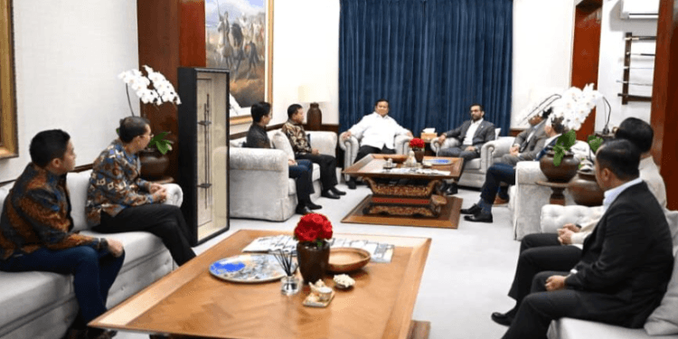 Presiden Prabowo Subianto menerima kunjungan kehormatan Direktur FBI AS, Kash Patel, di Kertanegara, Jakarta, pada Rabu, 22 Juli 2026.(Presidenri)