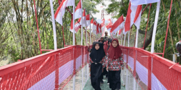 Dulu Harus Naik Getek hingga Berenang, Kini Warga Bisa Menyeberang dengan Mudah Berkat Jembatan