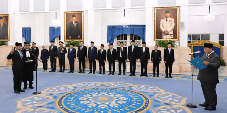 Presiden Prabowo Subianto melantik Suahasil Nazara sebagai Menteri Keuangan Kabinet Merah Putih di Istana Negara, Jakarta, pada Senin, 14 September 2026.(Presidenri)