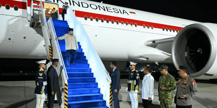 Presiden Prabowo Subianto tiba di Tanah Air pada Jumat, 4 September 2026 dini hari di Pangkalan TNI AU Halim Perdanakusuma, Jakarta, setelah merampungkan kunjungan ke Rusia.(Presidenri)