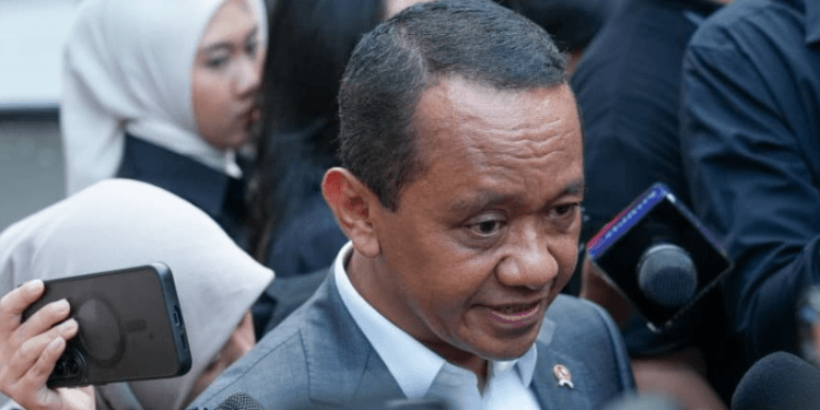 Menko Bidang Hilirisasi dan Transisi Energi Bahlil Lahadalia memberikan keterangan pers di Istana Merdeka, Jakarta, Rabu, 14 Oktober 2026.(Presidenri)