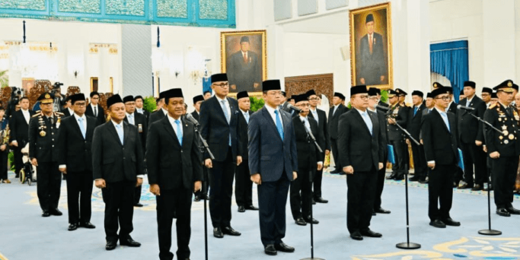 Pelantikan sejumlah menteri dan wakil menteri Kabinet Merah Putih di Istana Negara, Jakarta, pada Kamis, 1 Oktober 2026.(Presidenri)